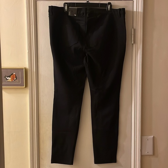 Torrid NWT stretch pants​ - Picture 2 of 6